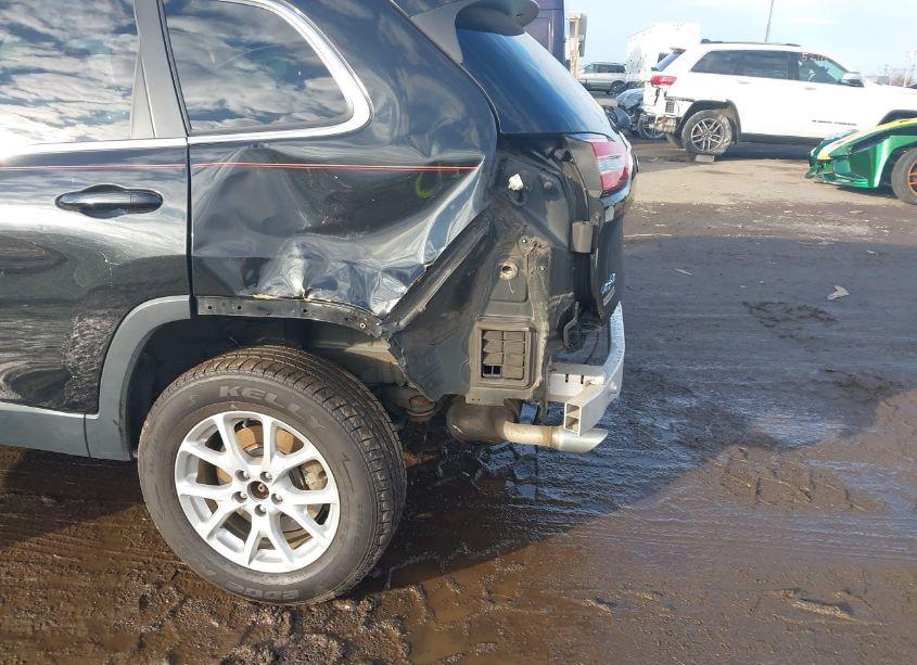 Photo 17 of 2015 Jeep Cherokee LATITUDE (VIN 1C4PJMCB0FW525064)