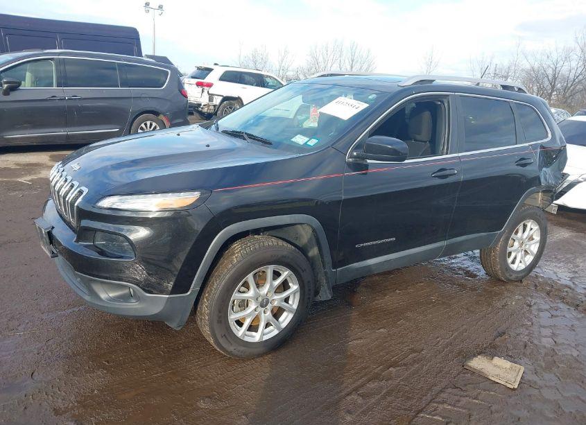 Photo 2 of 2015 Jeep Cherokee LATITUDE (VIN 1C4PJMCB0FW525064)