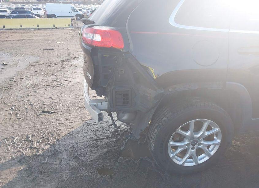 Photo 20 of 2015 Jeep Cherokee LATITUDE (VIN 1C4PJMCB0FW525064)