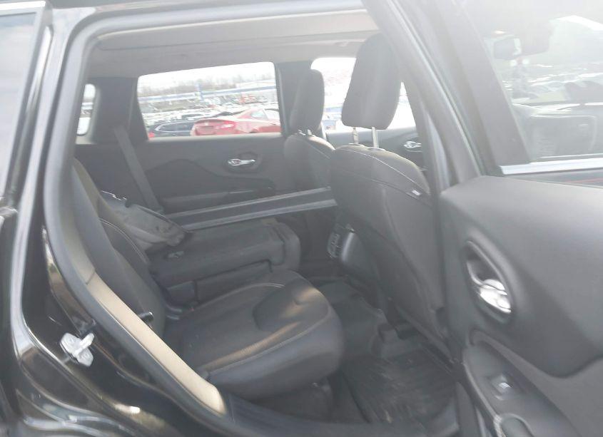 Photo 8 of 2015 Jeep Cherokee LATITUDE (VIN 1C4PJMCB0FW525064)