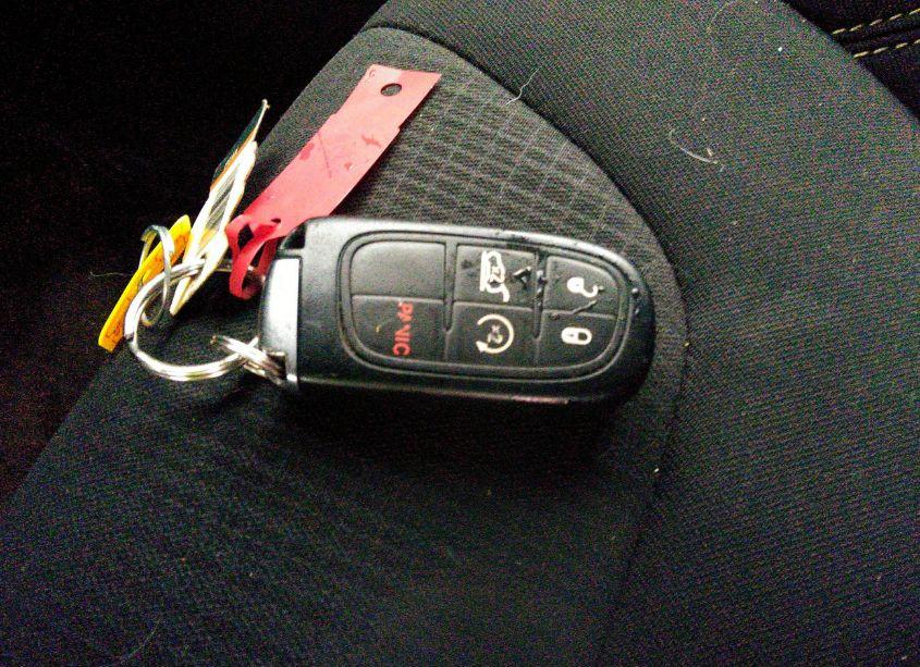 Photo 11 of 2015 Jeep Cherokee LATITUDE (VIN 1C4PJMCB0FW699443)