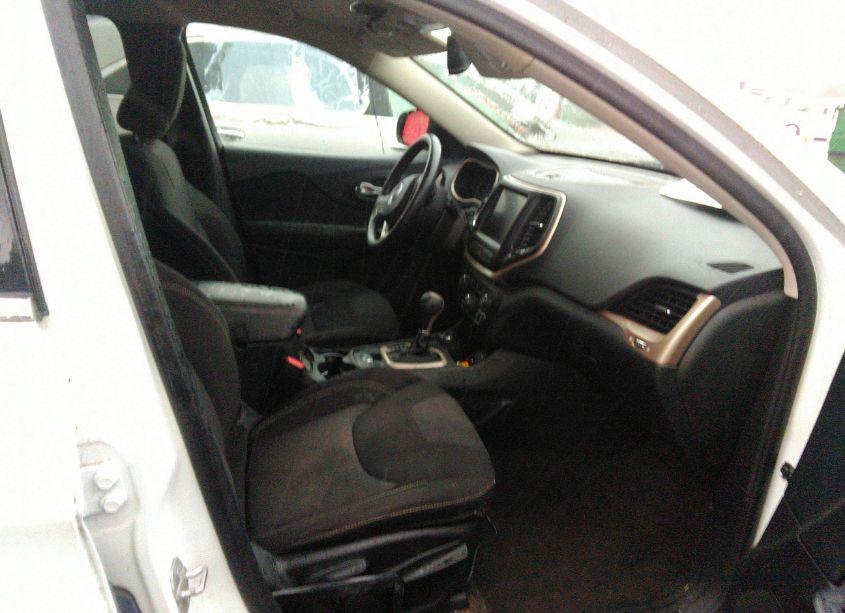 Photo 5 of 2015 Jeep Cherokee LATITUDE (VIN 1C4PJMCB0FW699443)