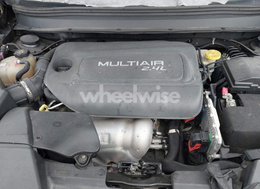 Photo 10 of 2015 Jeep Cherokee LATITUDE (VIN 1C4PJMCB0FW714667)