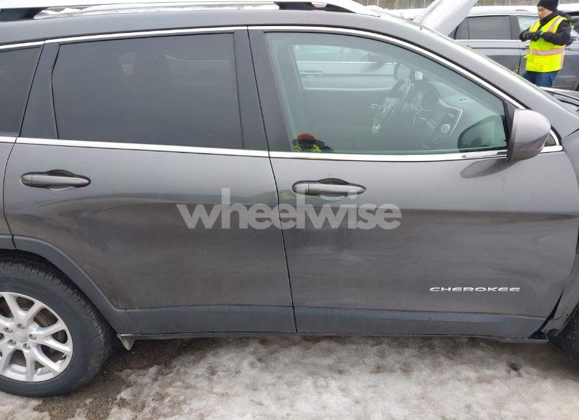 Photo 13 of 2015 Jeep Cherokee LATITUDE (VIN 1C4PJMCB0FW714667)