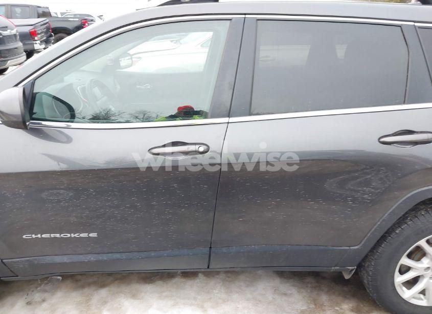 Photo 14 of 2015 Jeep Cherokee LATITUDE (VIN 1C4PJMCB0FW714667)