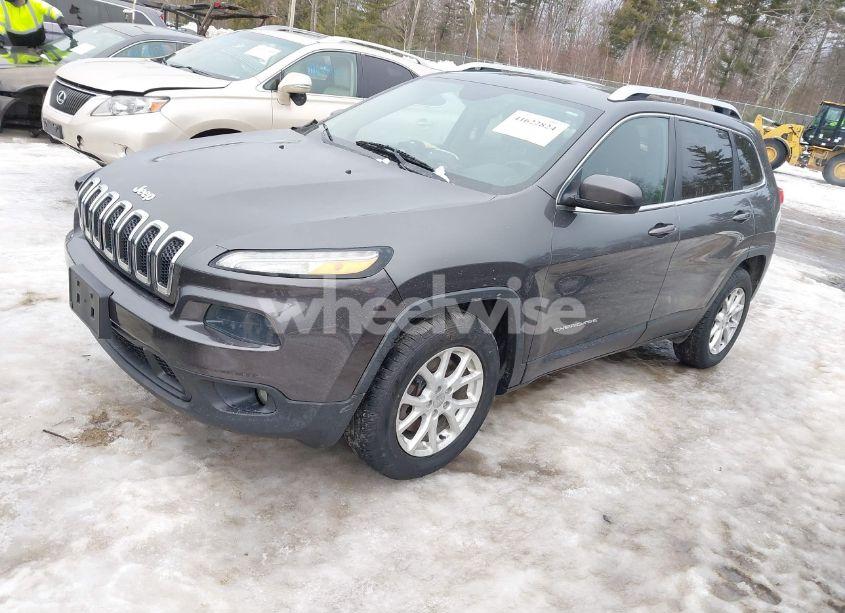 Photo 2 of 2015 Jeep Cherokee LATITUDE (VIN 1C4PJMCB0FW714667)