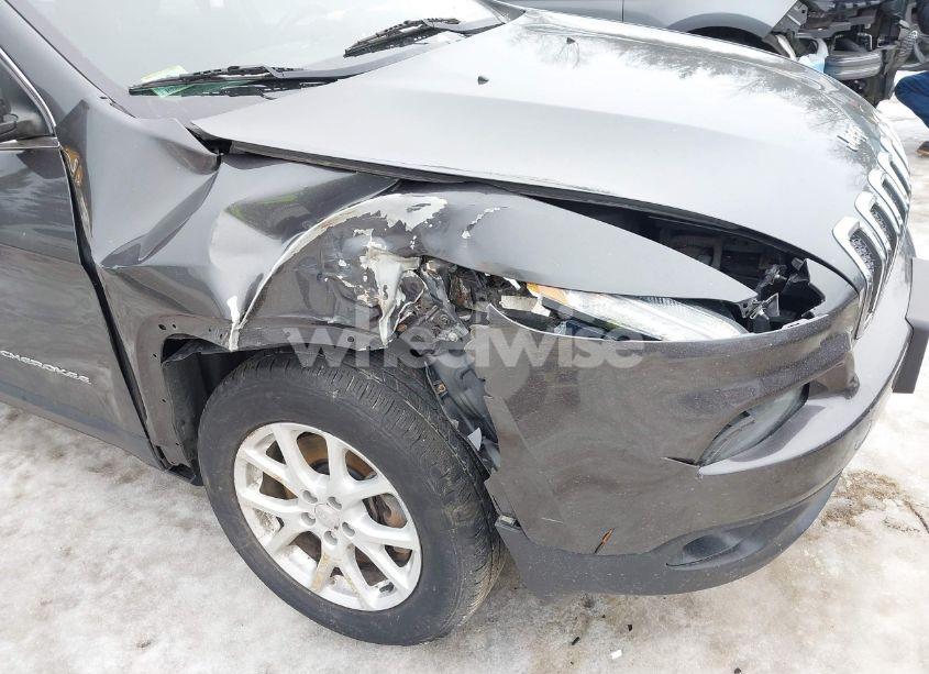 Photo 6 of 2015 Jeep Cherokee LATITUDE (VIN 1C4PJMCB0FW714667)