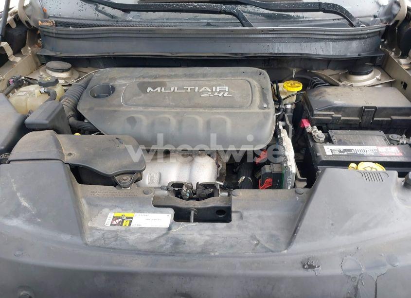 Photo 10 of 2015 Jeep Cherokee LATITUDE (VIN 1C4PJMCB0FW715172)