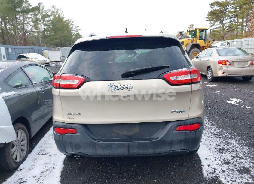 Photo 16 of 2015 Jeep Cherokee LATITUDE (VIN 1C4PJMCB0FW715172)
