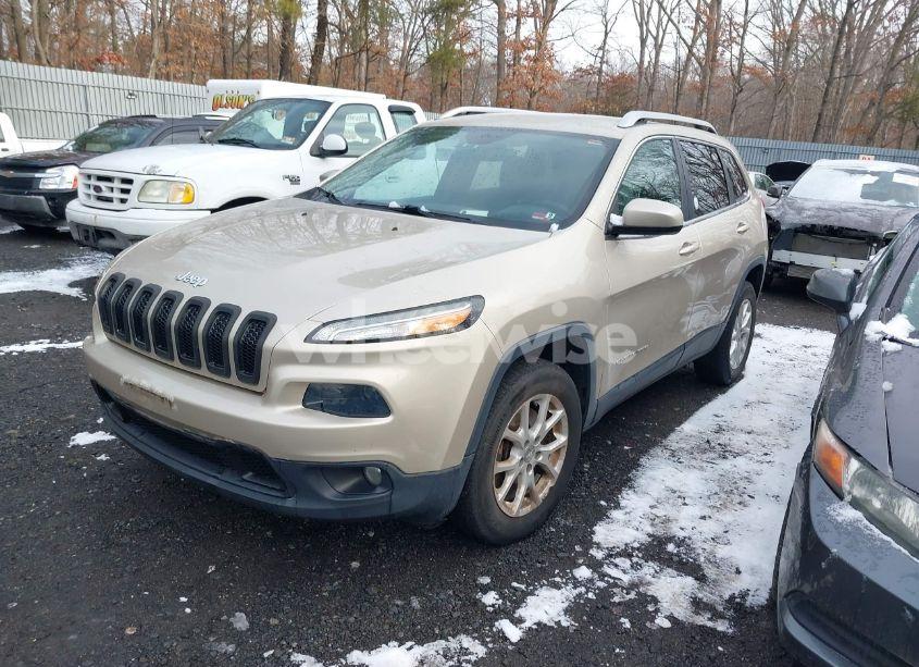 Photo 2 of 2015 Jeep Cherokee LATITUDE (VIN 1C4PJMCB0FW715172)