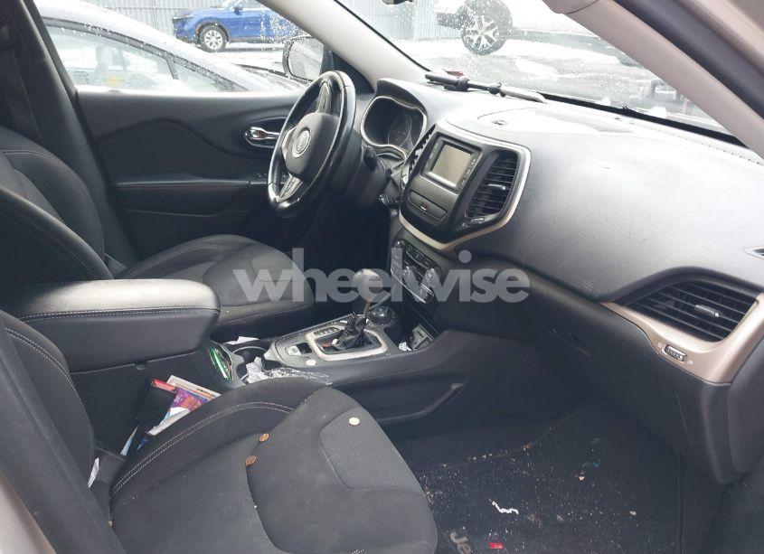 Photo 5 of 2015 Jeep Cherokee LATITUDE (VIN 1C4PJMCB0FW715172)