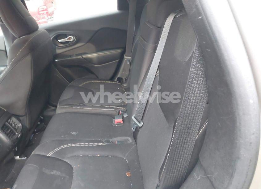 Photo 8 of 2015 Jeep Cherokee LATITUDE (VIN 1C4PJMCB0FW715172)