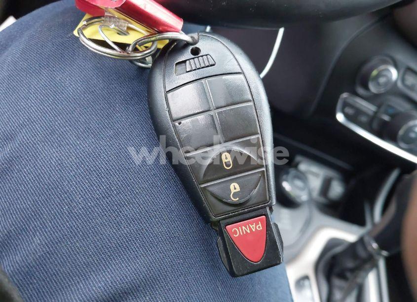 Photo 11 of 2015 Jeep Cherokee LATITUDE (VIN 1C4PJMCB0FW743912)