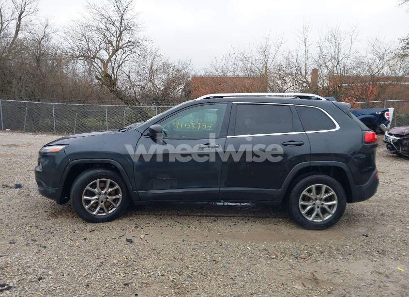 Photo 15 of 2015 Jeep Cherokee LATITUDE (VIN 1C4PJMCB0FW743912)