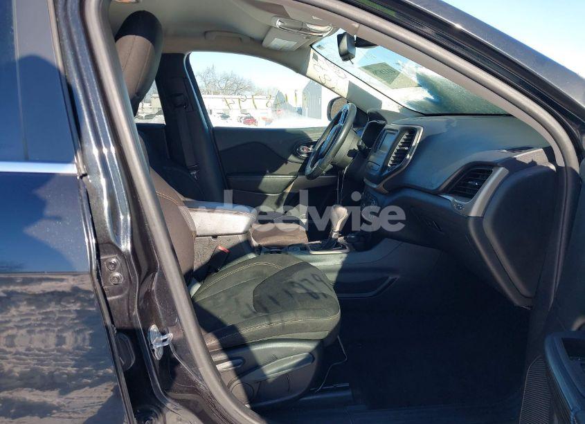 Photo 5 of 2015 Jeep Cherokee LATITUDE (VIN 1C4PJMCB0FW743912)