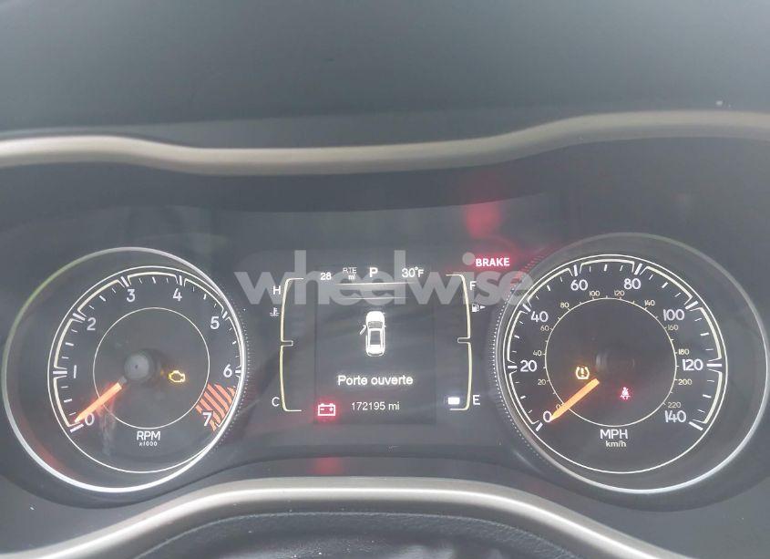 Photo 7 of 2015 Jeep Cherokee LATITUDE (VIN 1C4PJMCB0FW743912)