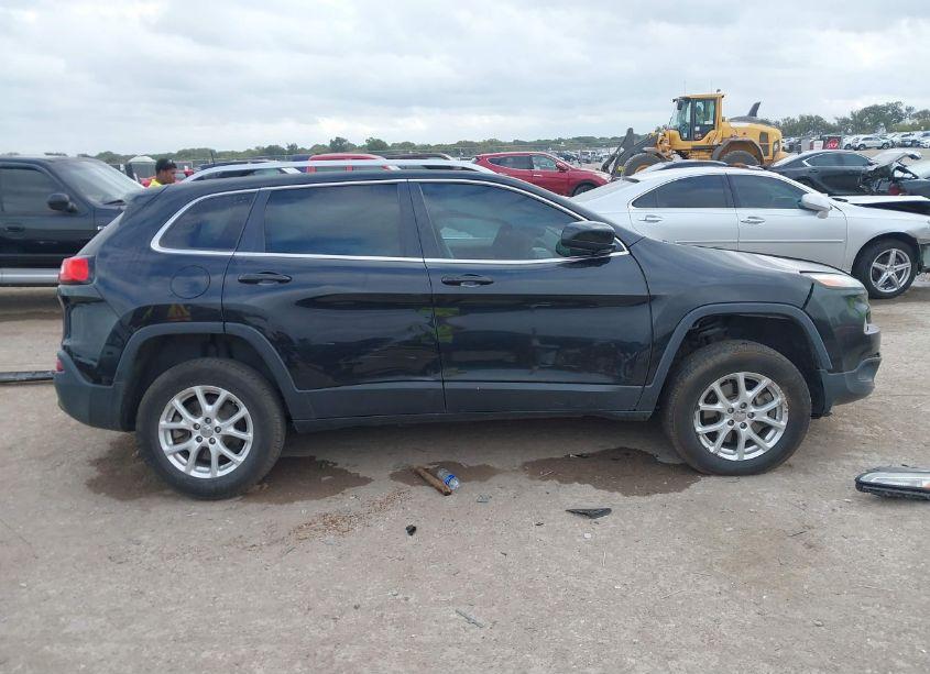 Photo 12 of 2016 Jeep Cherokee LATITUDE (VIN 1C4PJMCB0GW154313)