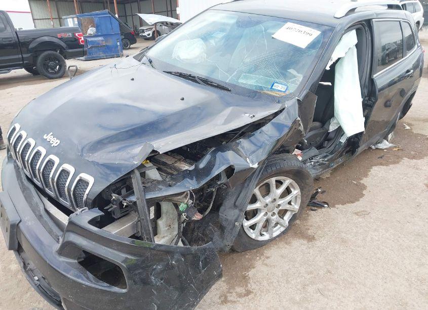 Photo 6 of 2016 Jeep Cherokee LATITUDE (VIN 1C4PJMCB0GW154313)