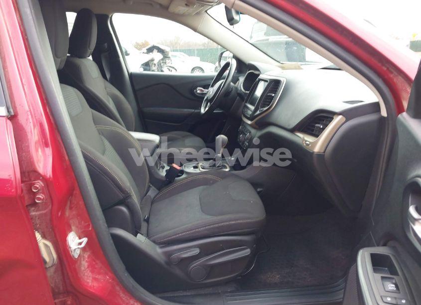 Photo 5 of 2016 Jeep Cherokee LATITUDE (VIN 1C4PJMCB0GW245226)