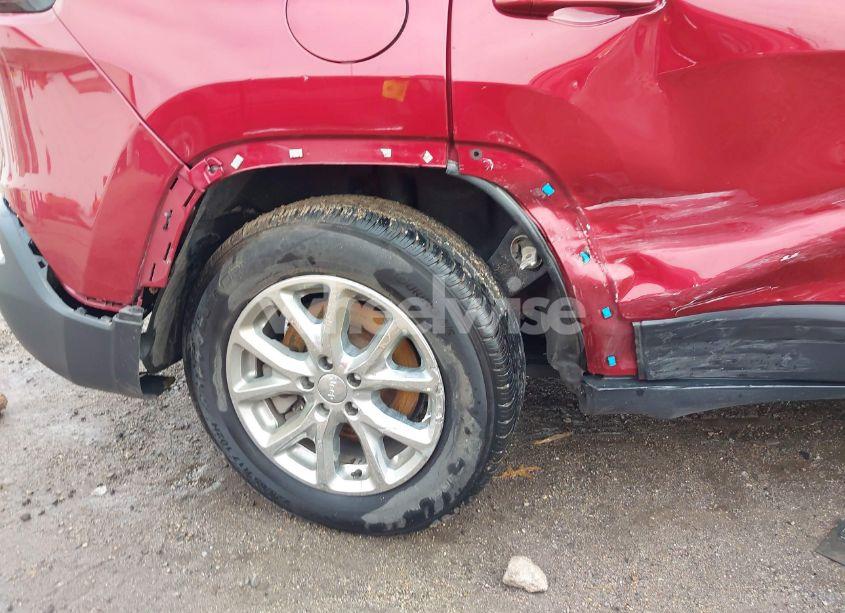 Photo 6 of 2016 Jeep Cherokee LATITUDE (VIN 1C4PJMCB0GW245226)