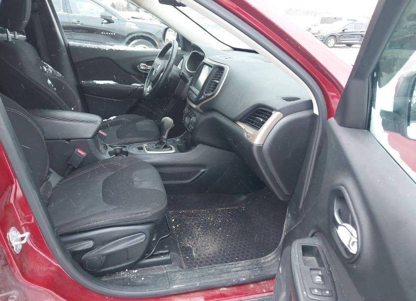 Photo 5 of 2017 Jeep Cherokee LATITUDE 4X4 (VIN 1C4PJMCB0HW537668)