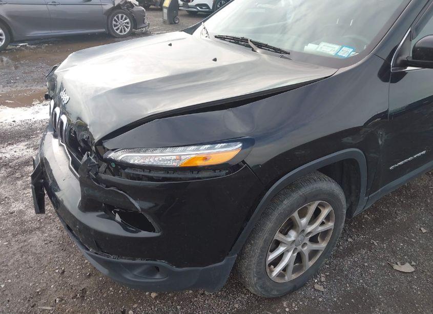 Photo 18 of 2017 Jeep Cherokee LATITUDE 4X4 (VIN 1C4PJMCB0HW590659)