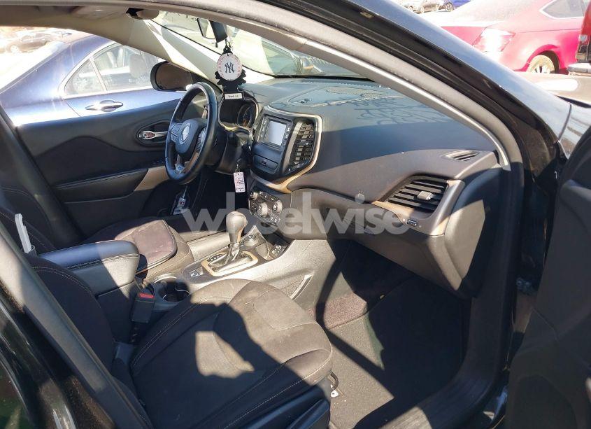 Photo 5 of 2017 Jeep Cherokee LATITUDE 4X4 (VIN 1C4PJMCB0HW665599)