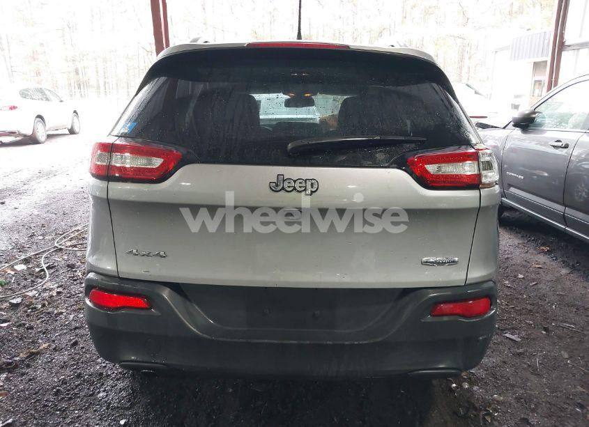 Photo 16 of 2018 Jeep Cherokee LATITUDE 4X4 (VIN 1C4PJMCB0JD592493)