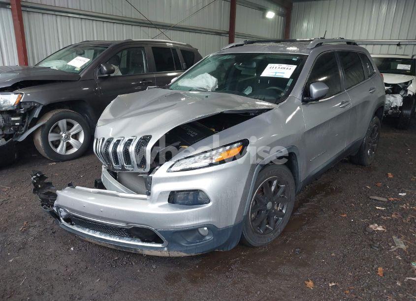 Photo 2 of 2018 Jeep Cherokee LATITUDE 4X4 (VIN 1C4PJMCB0JD592493)