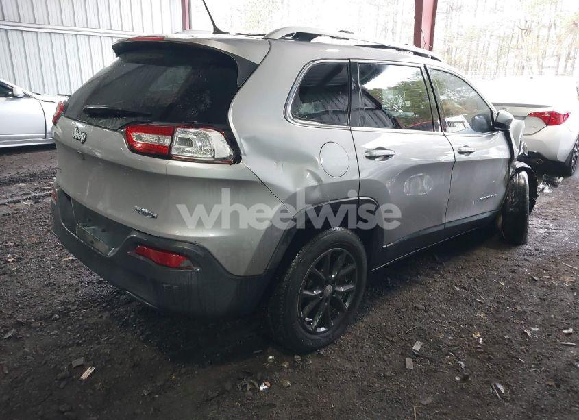 Photo 4 of 2018 Jeep Cherokee LATITUDE 4X4 (VIN 1C4PJMCB0JD592493)