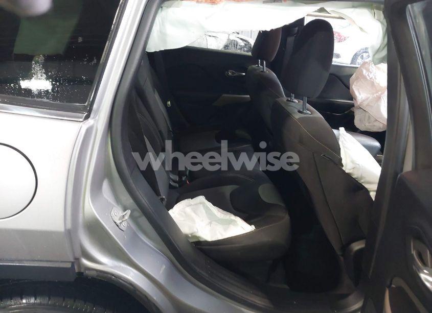 Photo 8 of 2018 Jeep Cherokee LATITUDE 4X4 (VIN 1C4PJMCB0JD592493)