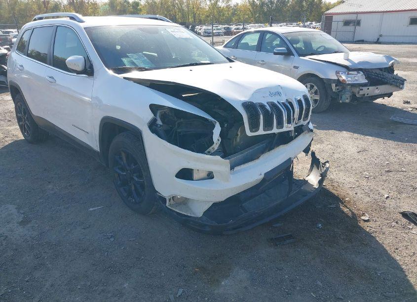 2018 Jeep Cherokee LATITUDE 4X4 (VIN 1C4PJMCB0JD614797) main photo