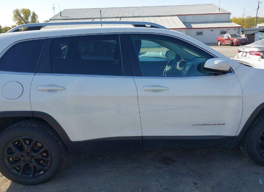 Photo 13 of 2018 Jeep Cherokee LATITUDE 4X4 (VIN 1C4PJMCB0JD614797)