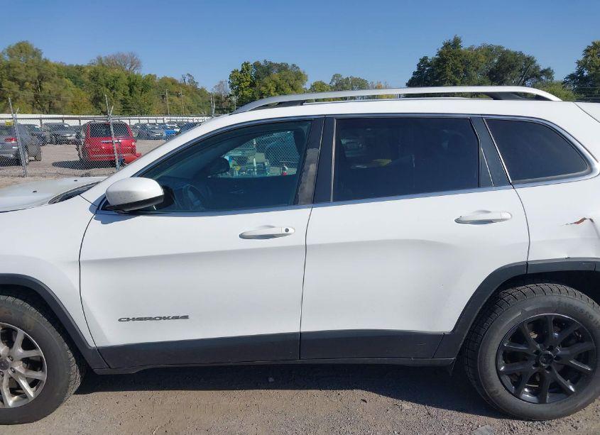 Photo 14 of 2018 Jeep Cherokee LATITUDE 4X4 (VIN 1C4PJMCB0JD614797)