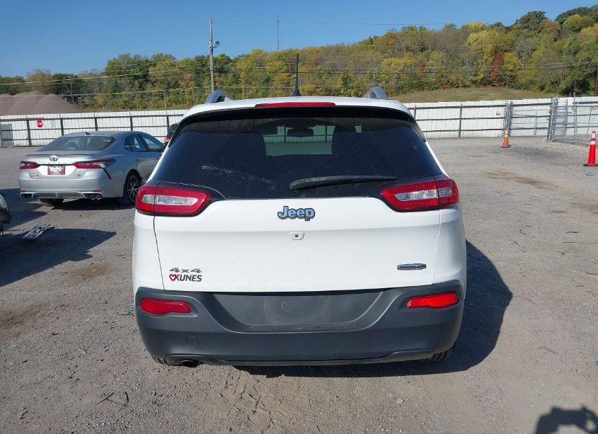 Photo 16 of 2018 Jeep Cherokee LATITUDE 4X4 (VIN 1C4PJMCB0JD614797)