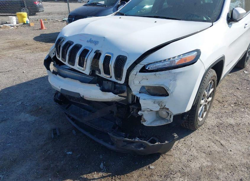 Photo 6 of 2018 Jeep Cherokee LATITUDE 4X4 (VIN 1C4PJMCB0JD614797)