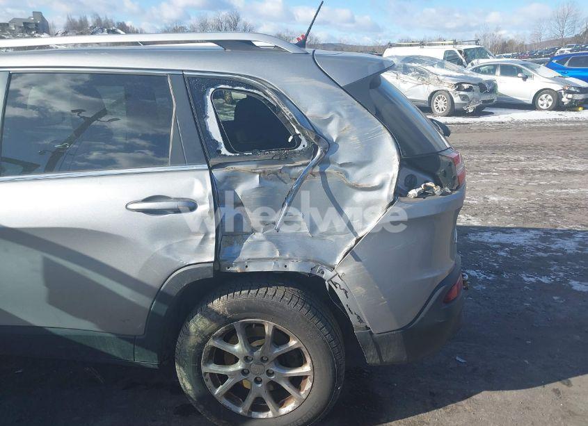 Photo 6 of 2014 Jeep Cherokee LATITUDE (VIN 1C4PJMCB1EW297817)