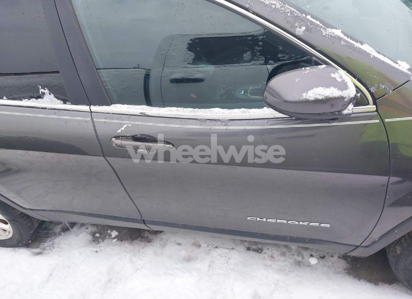 Photo 13 of 2015 Jeep Cherokee LATITUDE (VIN 1C4PJMCB1FW520147)