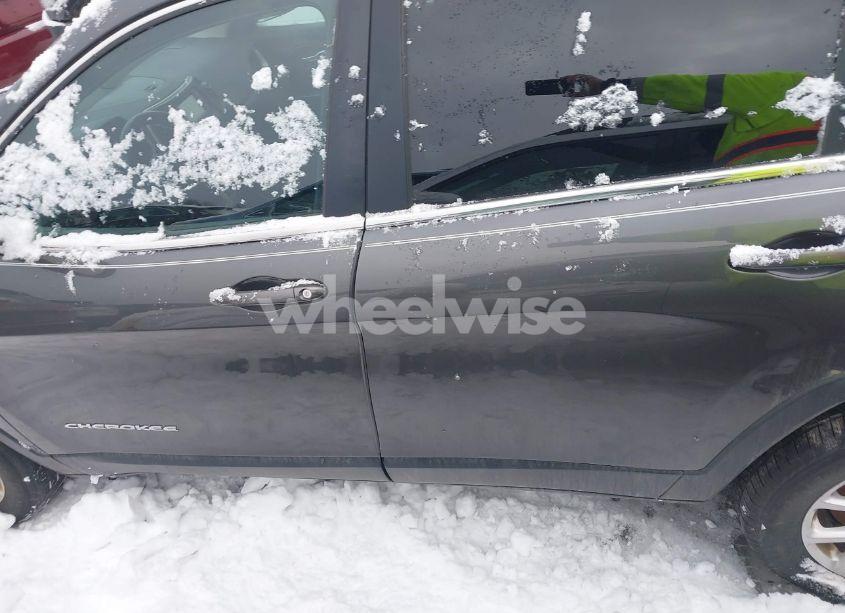 Photo 14 of 2015 Jeep Cherokee LATITUDE (VIN 1C4PJMCB1FW520147)