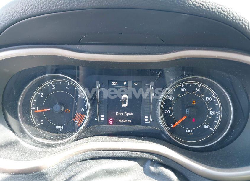 Photo 15 of 2015 Jeep Cherokee LATITUDE (VIN 1C4PJMCB1FW625707)