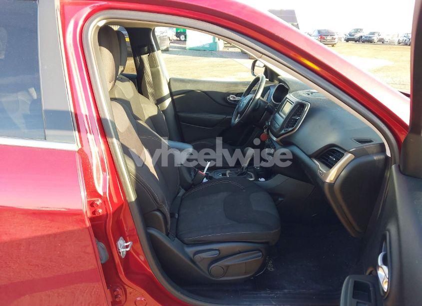 Photo 5 of 2015 Jeep Cherokee LATITUDE (VIN 1C4PJMCB1FW733860)