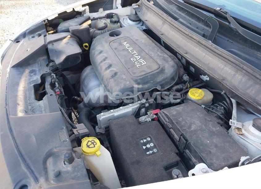 Photo 10 of 2015 Jeep Cherokee LATITUDE (VIN 1C4PJMCB1FW749766)