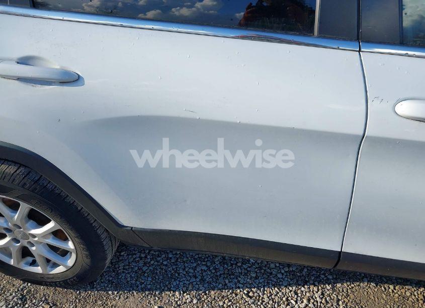 Photo 17 of 2015 Jeep Cherokee LATITUDE (VIN 1C4PJMCB1FW749766)