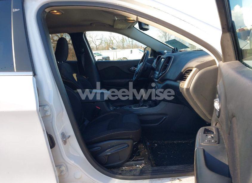 Photo 5 of 2015 Jeep Cherokee LATITUDE (VIN 1C4PJMCB1FW749766)