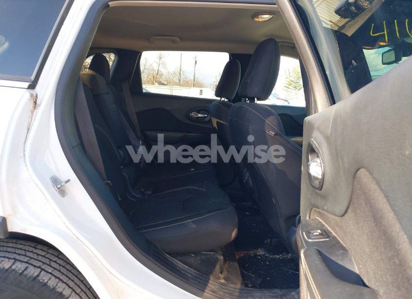 Photo 8 of 2015 Jeep Cherokee LATITUDE (VIN 1C4PJMCB1FW749766)