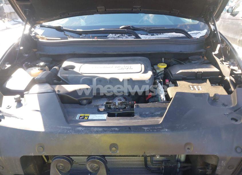 Photo 10 of 2015 Jeep Cherokee LATITUDE ALTITUDE (VIN 1C4PJMCB1FW756538)