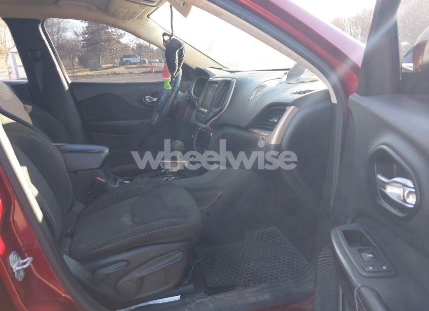 Photo 5 of 2016 Jeep Cherokee LATITUDE (VIN 1C4PJMCB1GW115228)