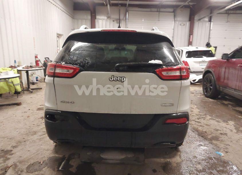 Photo 16 of 2016 Jeep Cherokee (VIN 1C4PJMCB1GW119621)