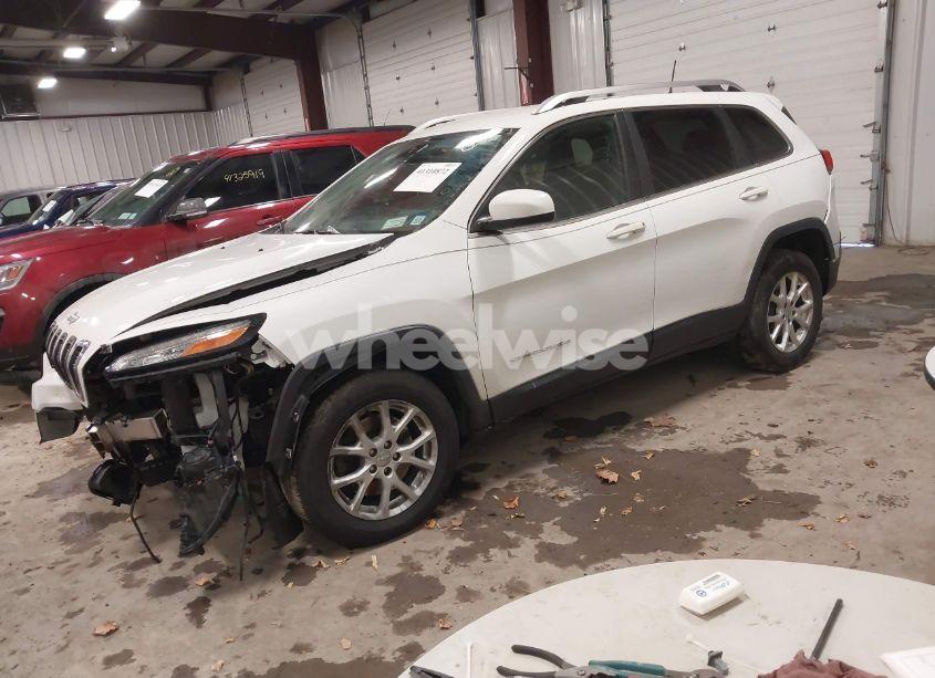 Photo 2 of 2016 Jeep Cherokee (VIN 1C4PJMCB1GW119621)