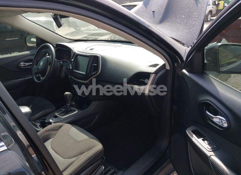 Photo 5 of 2016 Jeep Cherokee LATITUDE (VIN 1C4PJMCB1GW143420)